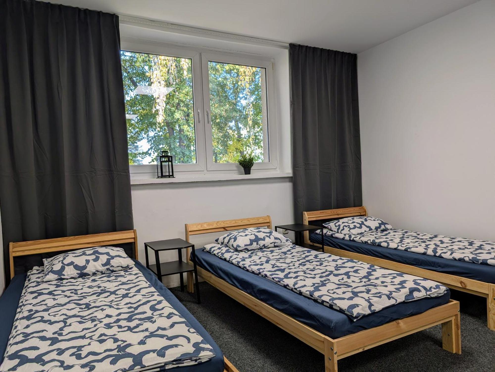 Baraczek Lotnisko Leszno Vandrerhjem Leszno  Eksteriør bilde